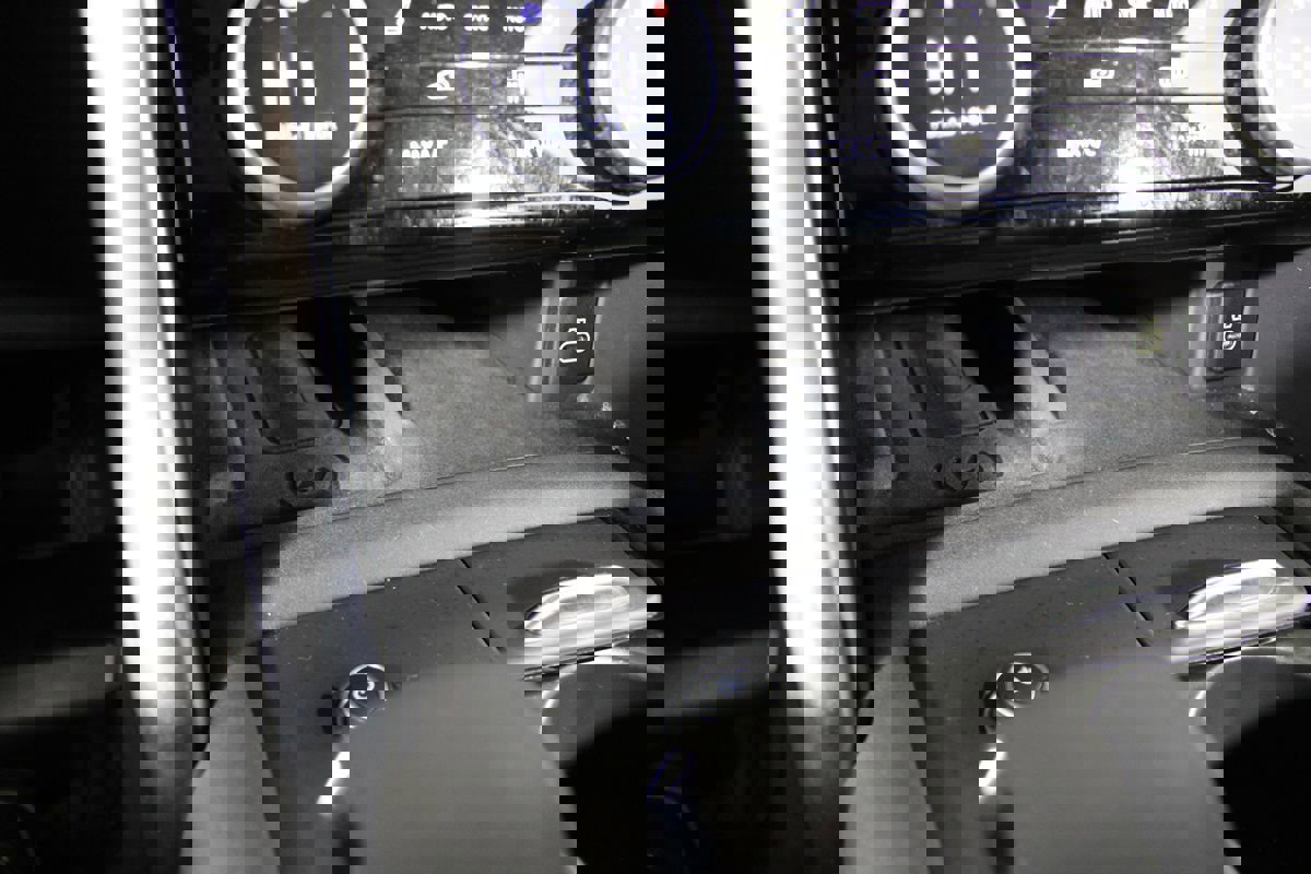 Used 2022 Land Rover Discovery S image 21