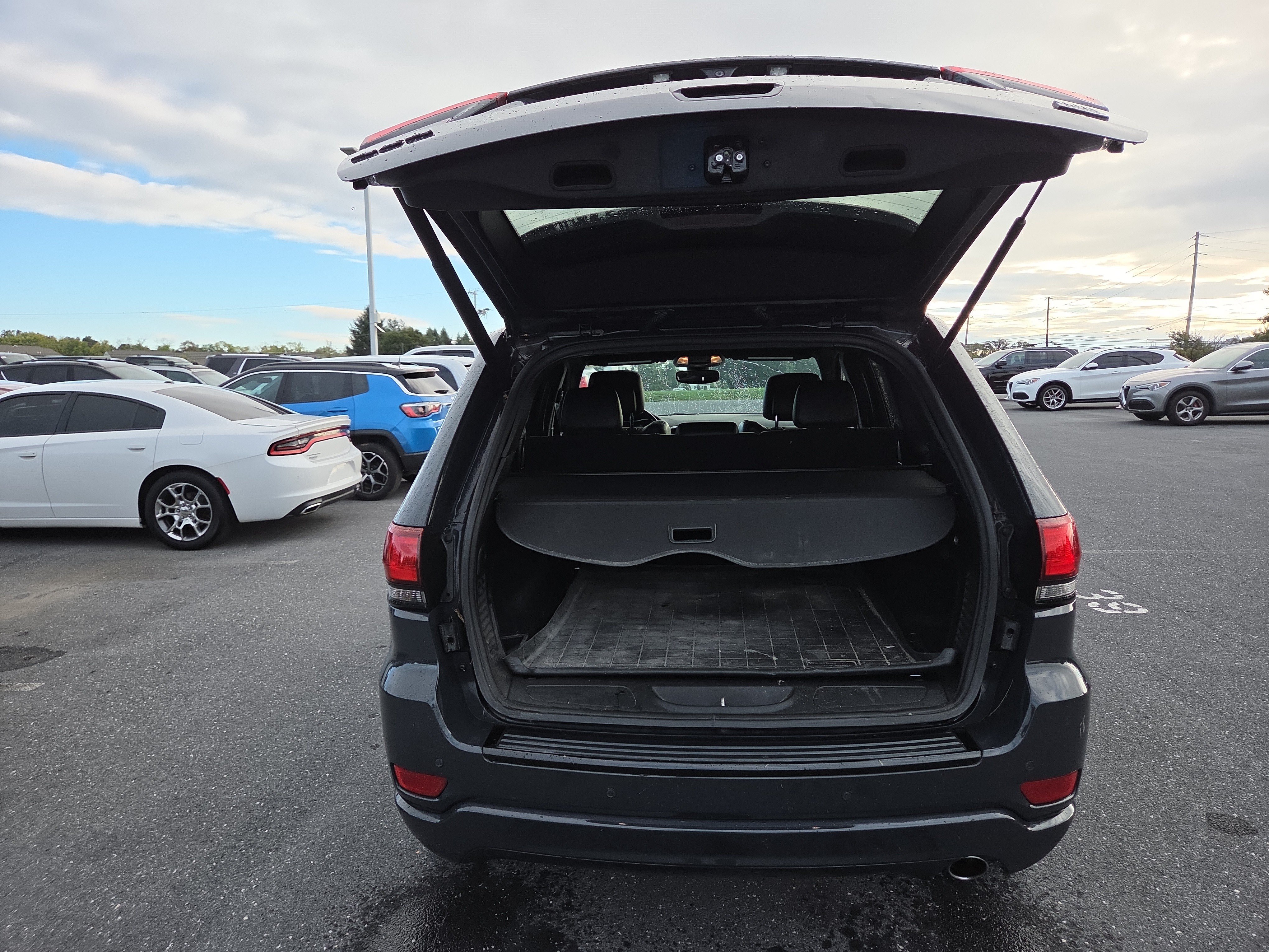 Used 2018 Jeep Grand Cherokee Altitude AWD/4WD image 24
