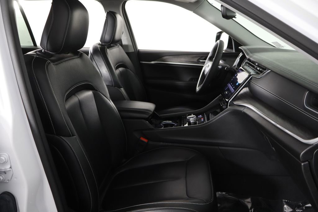 Used 2023 Jeep Grand Cherokee L Limited w/ Black Appearance Package image 20