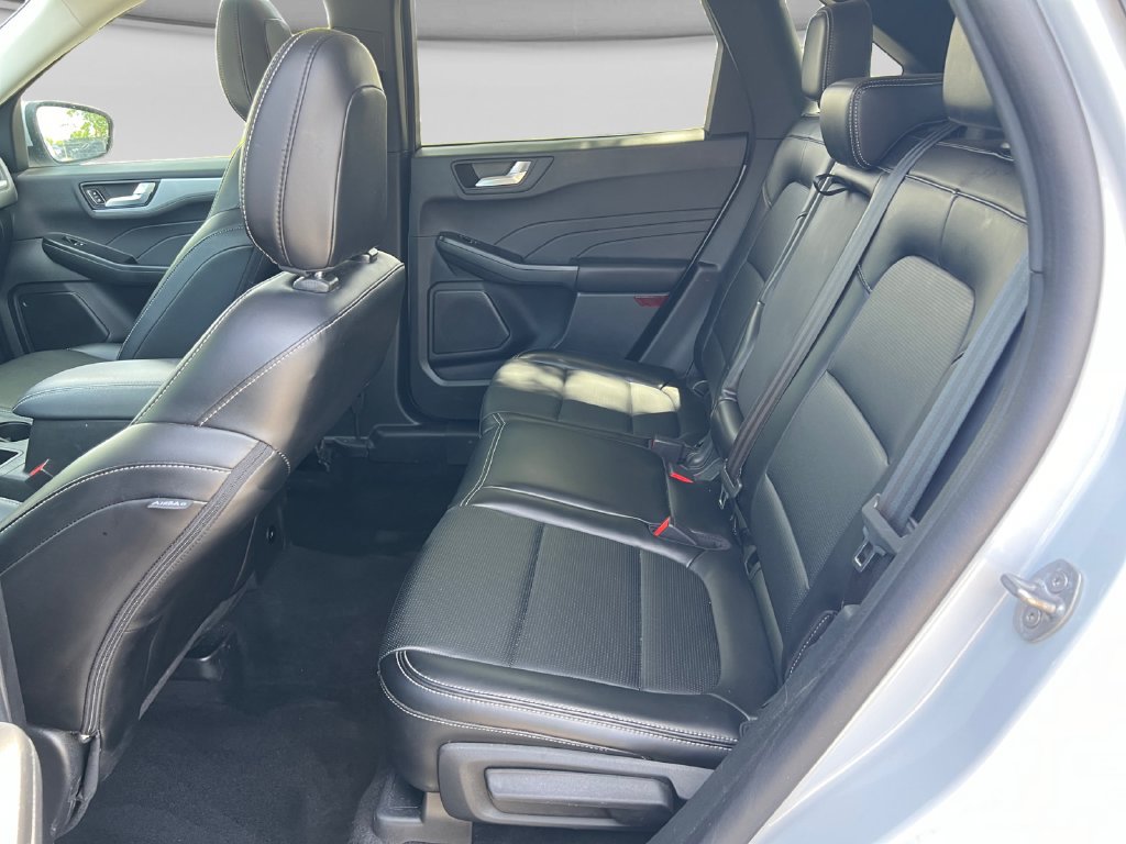 Used 2025 Ford Escape Platinum AWD/4WD image 15