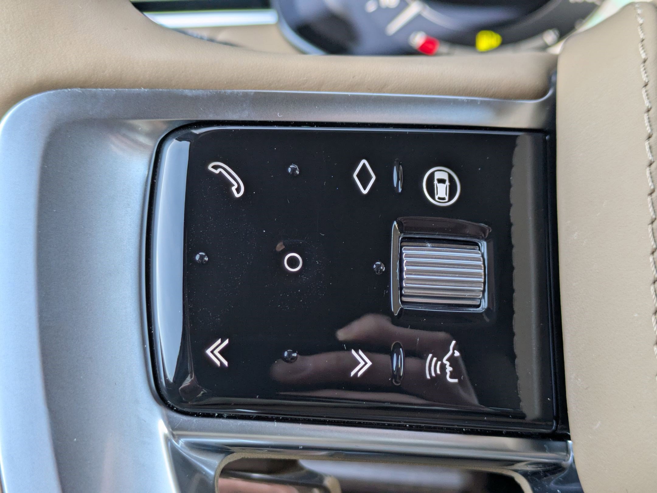 Certified 2025 Land Rover Range Rover SE image 16