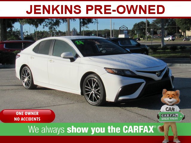 Used 2024 Toyota Camry SE image 1