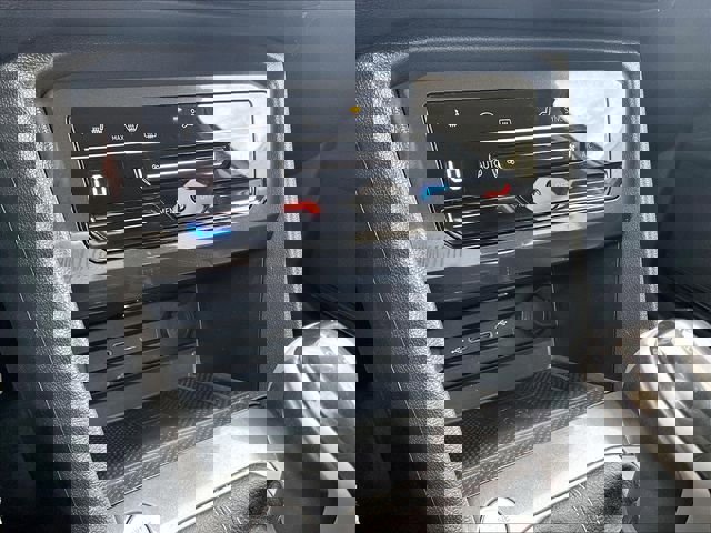 Used 2024 Volkswagen Tiguan SE image 27