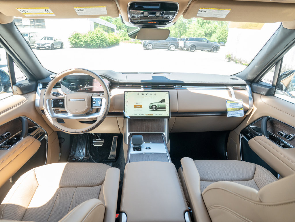 New 2026 Land Rover Range Rover Long Wheelbase SE AWD/4WD image 16