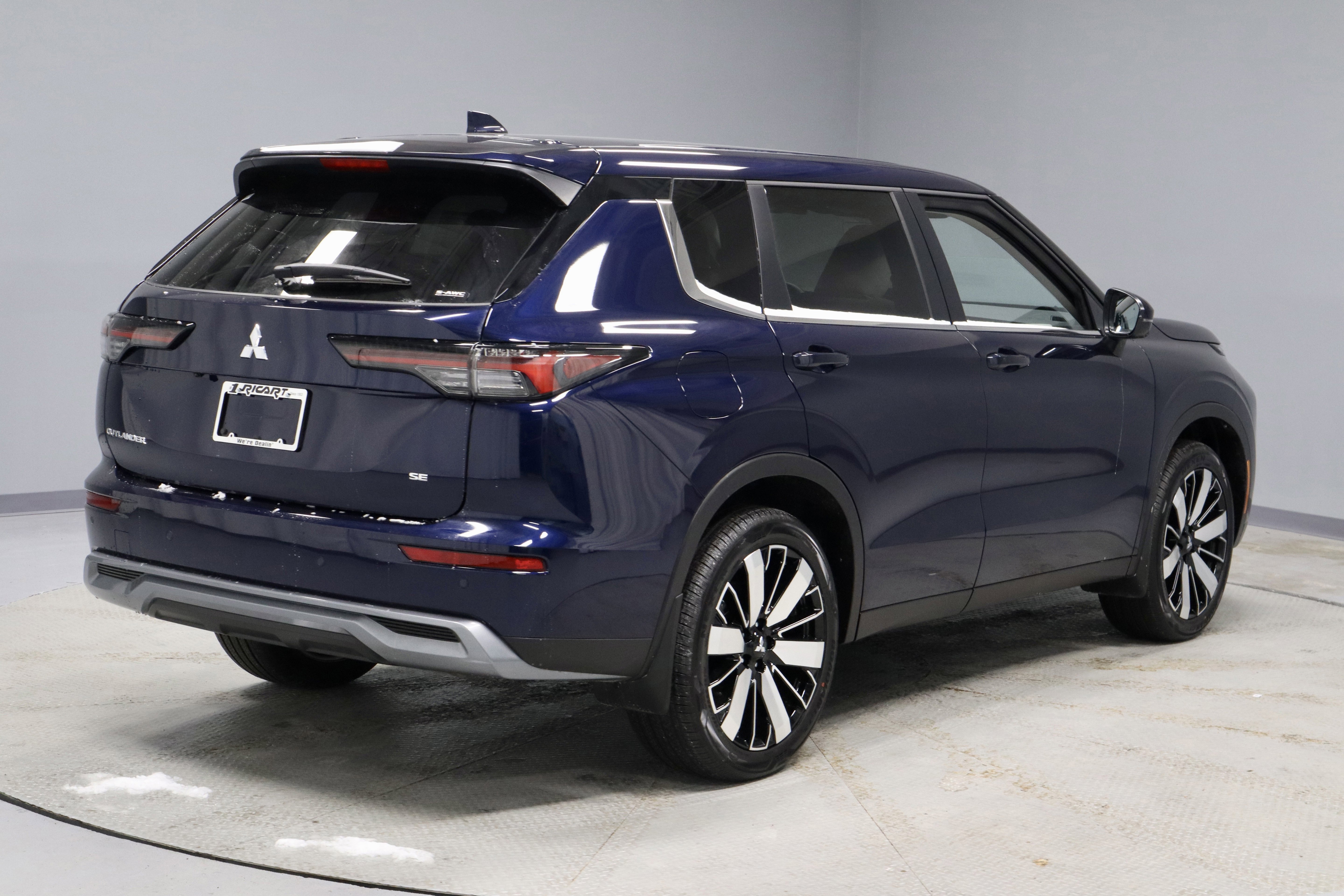 New 2026 Mitsubishi Outlander SE image 9