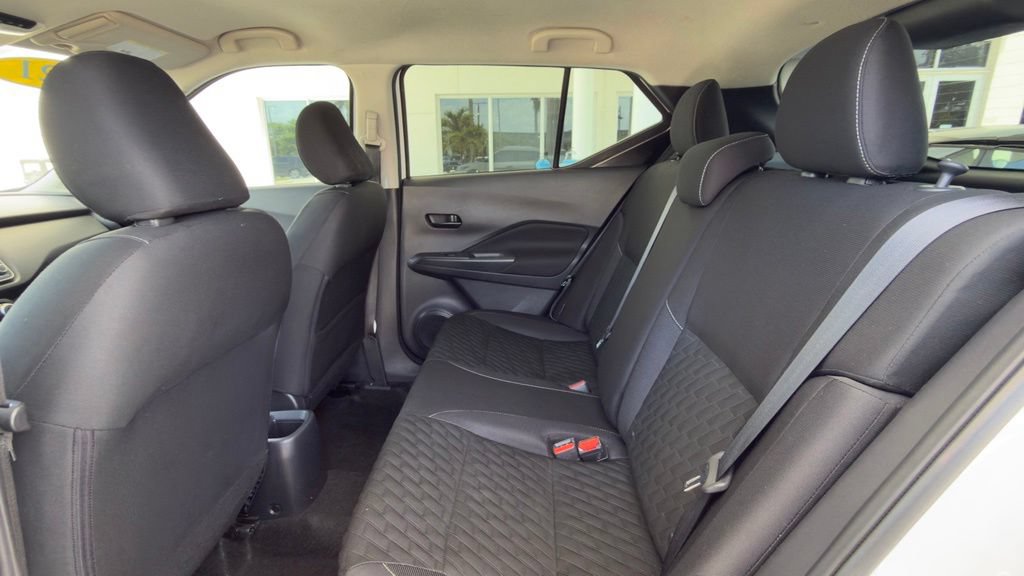 Used 2021 Nissan Kicks S FWD image 6