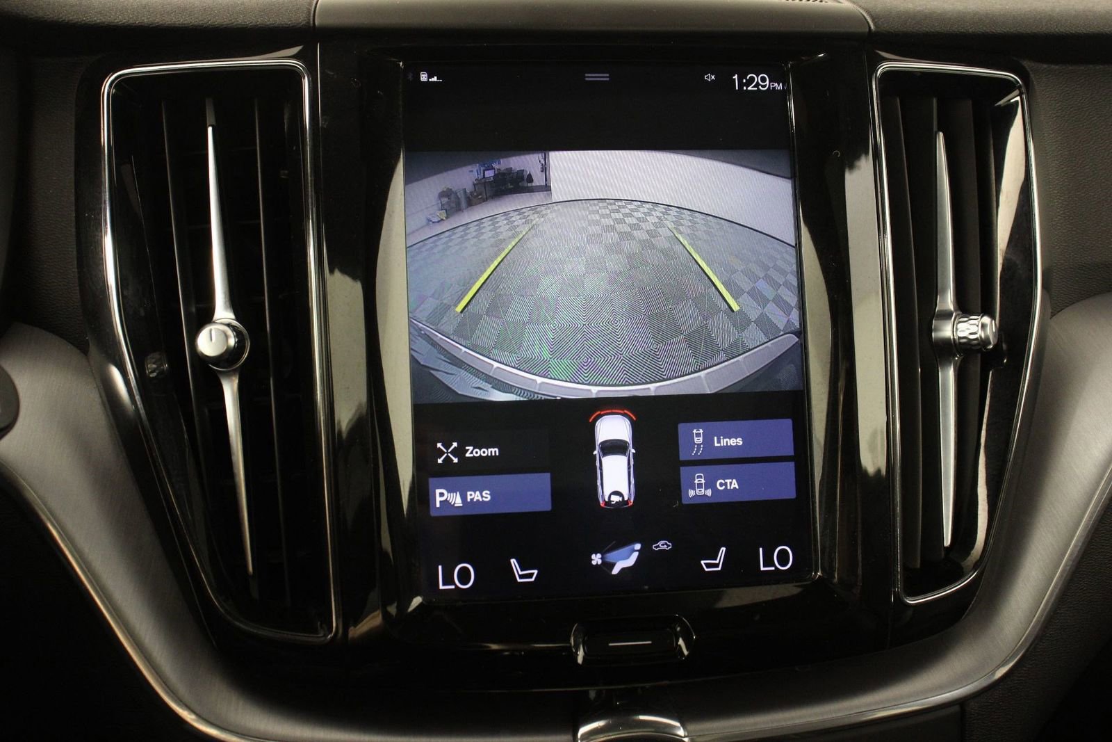 Used 2020 Volvo XC60 T5 Momentum w/ Protection Package Premier image 13