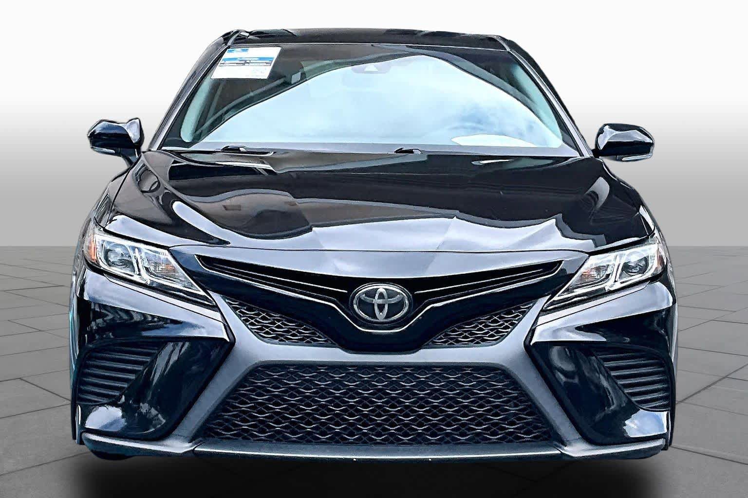 Used 2018 Toyota Camry SE w/ Convenience Package FWD image 4