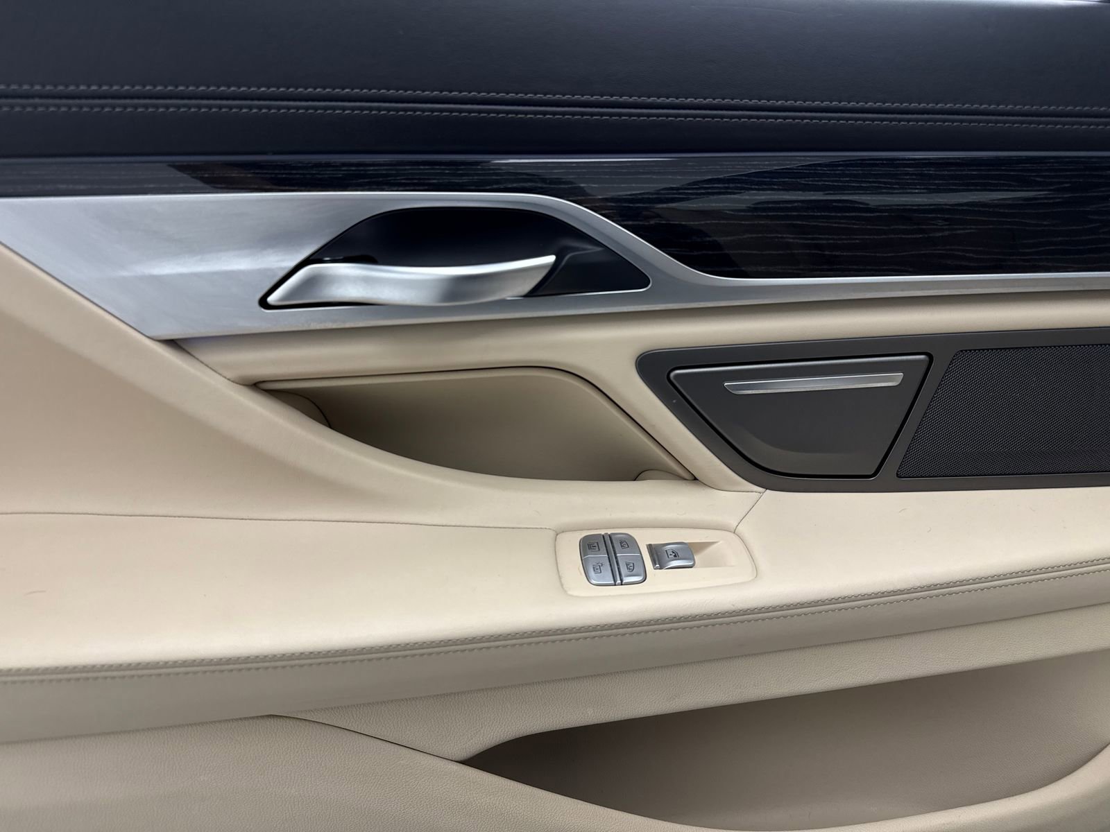 Used 2017 BMW 750i image 39