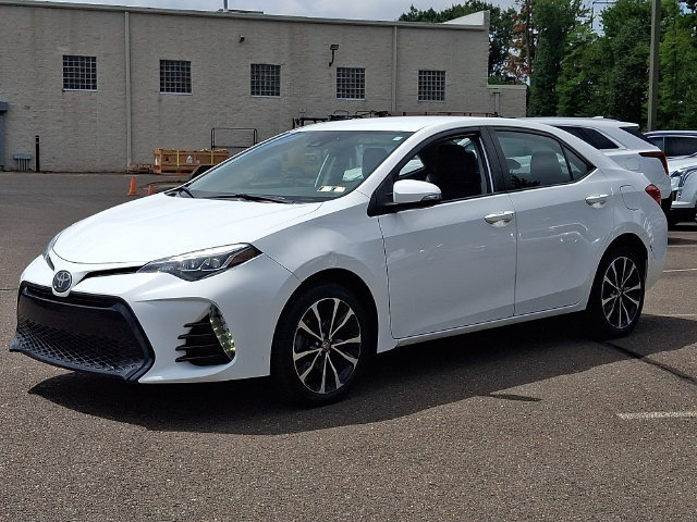 Used 2018 Toyota Corolla SE FWD image 3