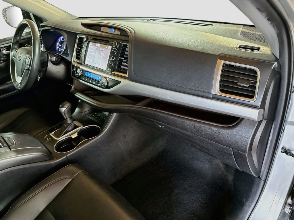 Used 2019 Toyota Highlander XLE FWD image 34