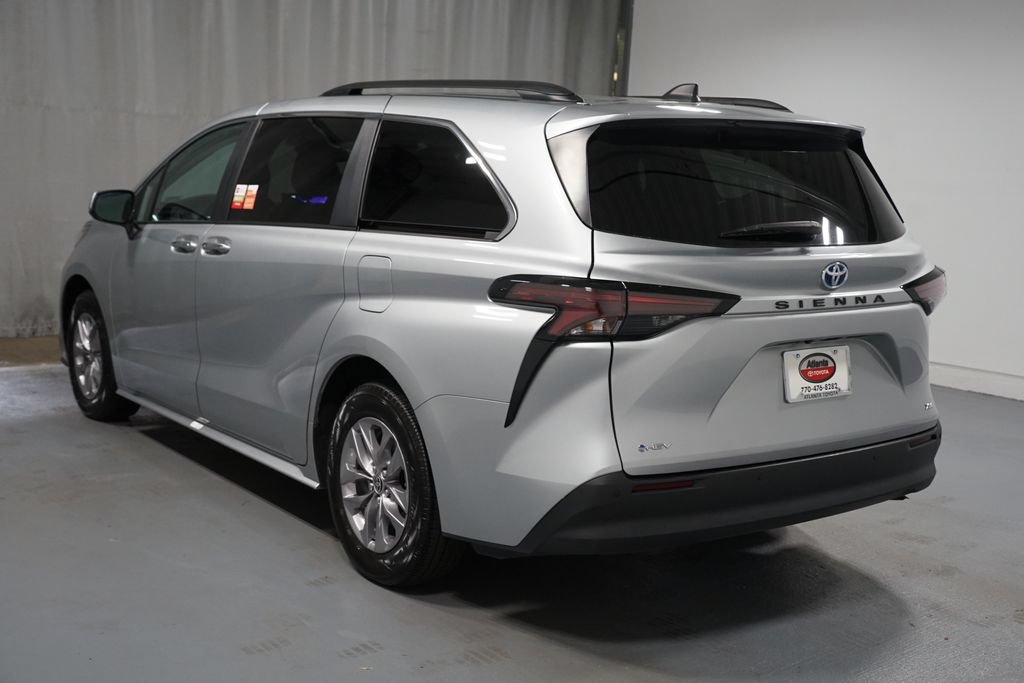 Certified 2025 Toyota Sienna XLE FWD image 6