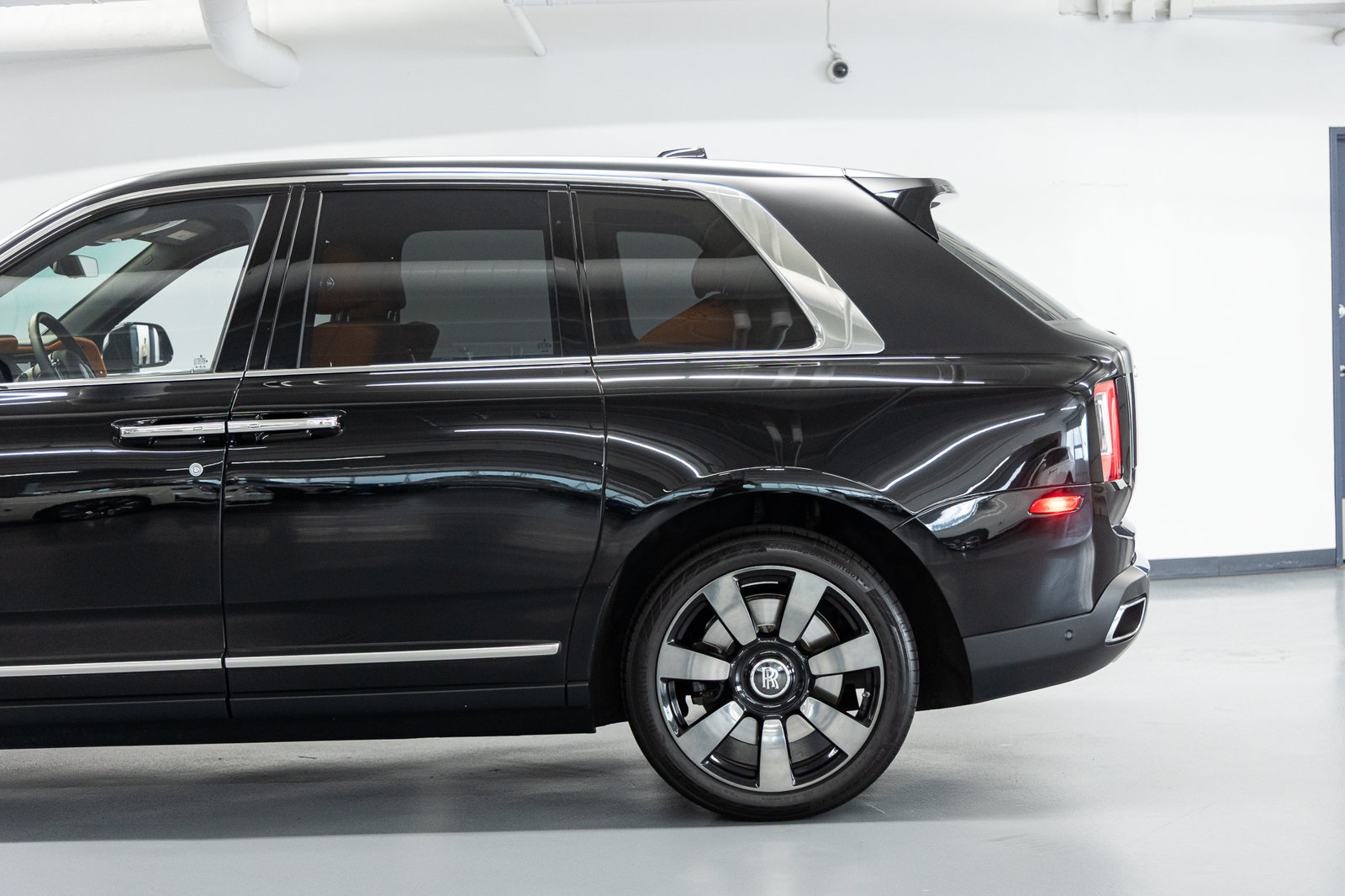 Certified 2024 Rolls-Royce Cullinan AWD/4WD image 19