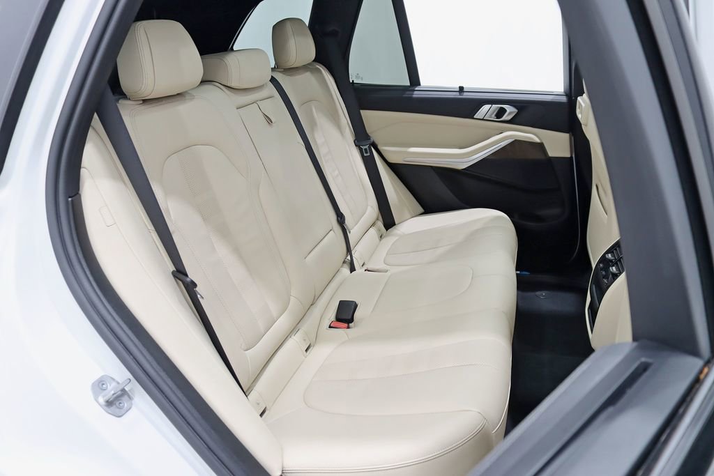 Used 2022 BMW X5 xDrive40i w/ M Sport Package AWD/4WD image 29