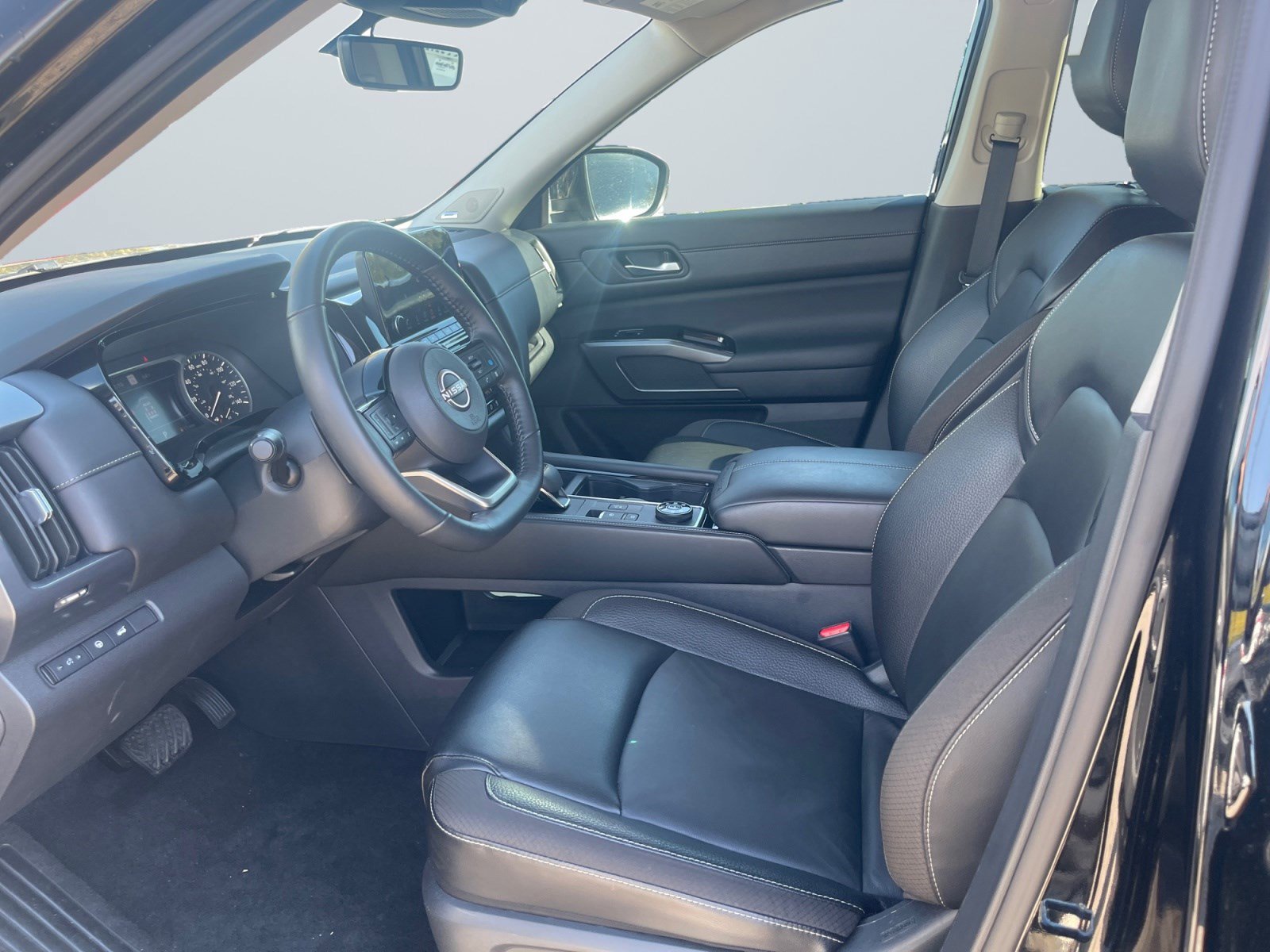 Used 2024 Nissan Pathfinder SL w/ SL Premium Package image 10