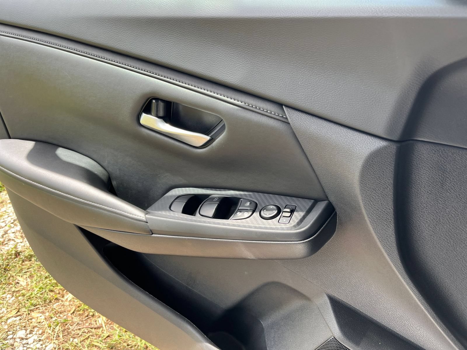 Used 2025 Nissan Sentra SV FWD image 15