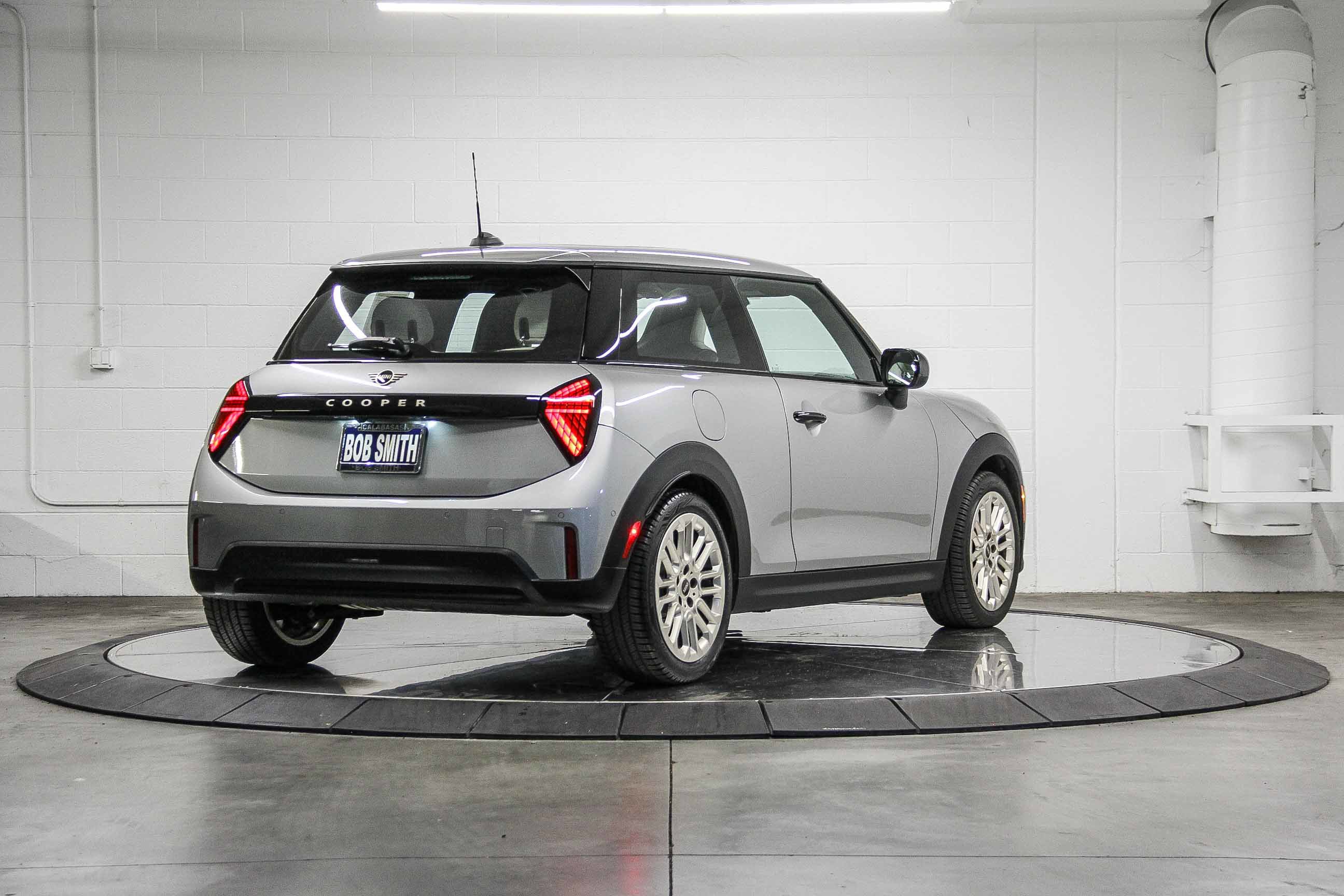 Used 2025 MINI Cooper 2-Door Hardtop image 6
