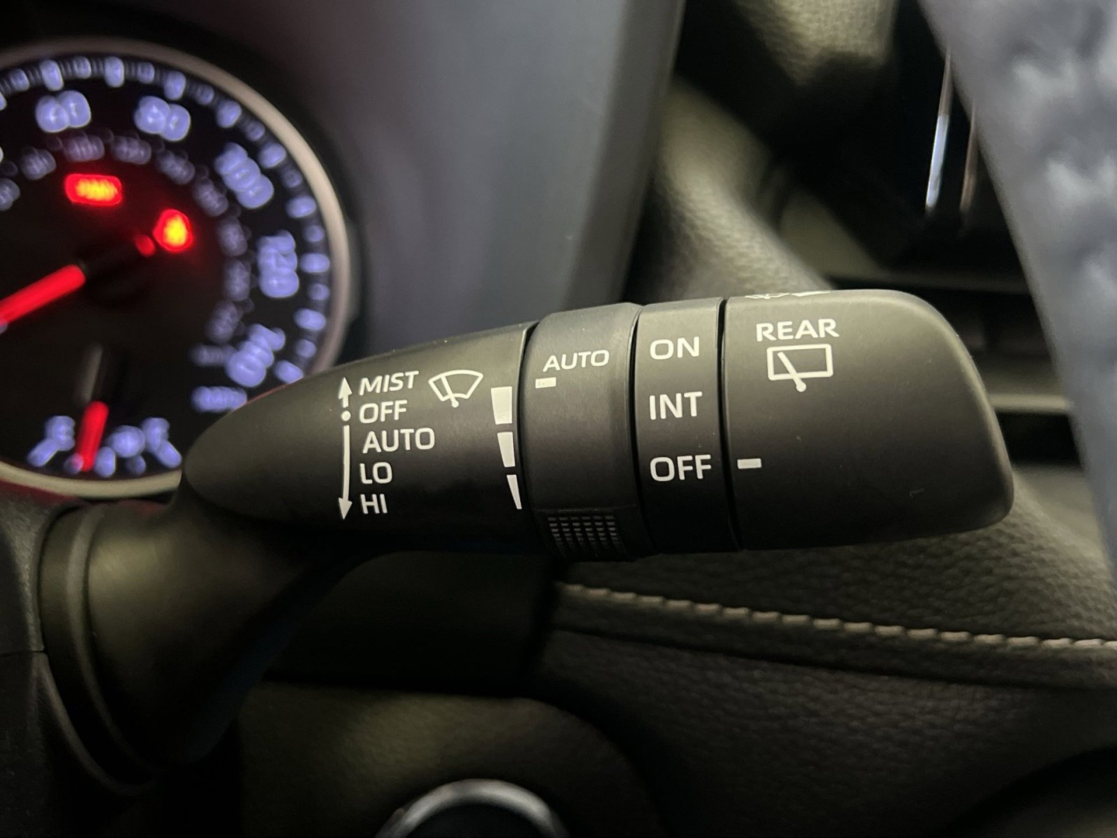 Used 2019 Toyota RAV4 XLE Premium w/ Cold Weather Package AWD/4WD image 35