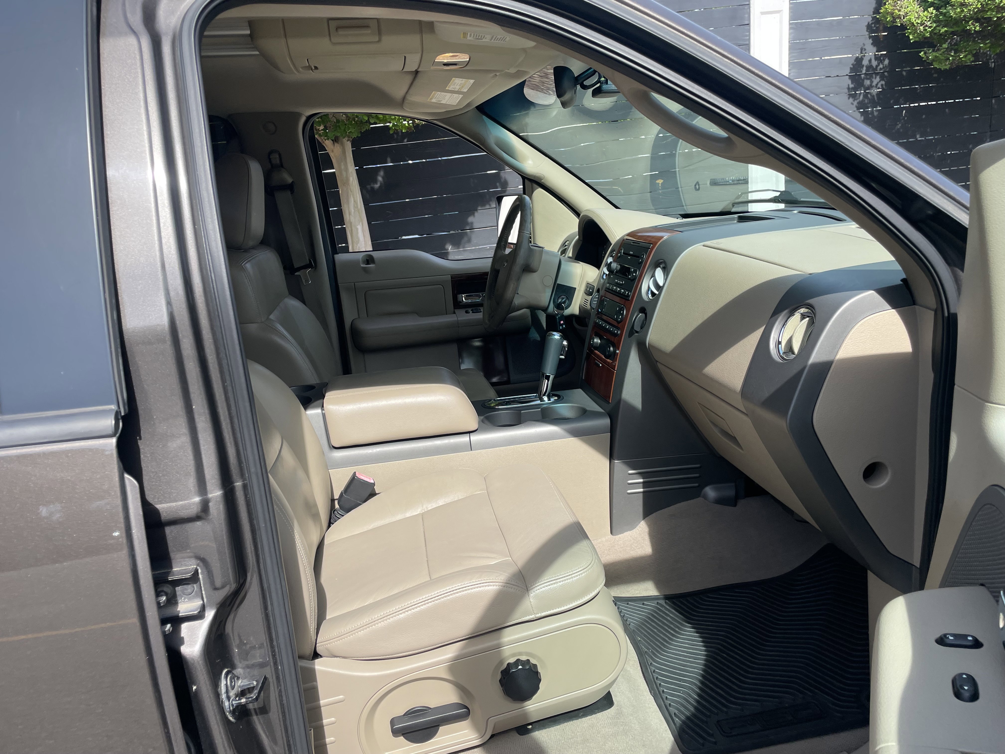 Used 2005 Ford F150 Lariat image 9