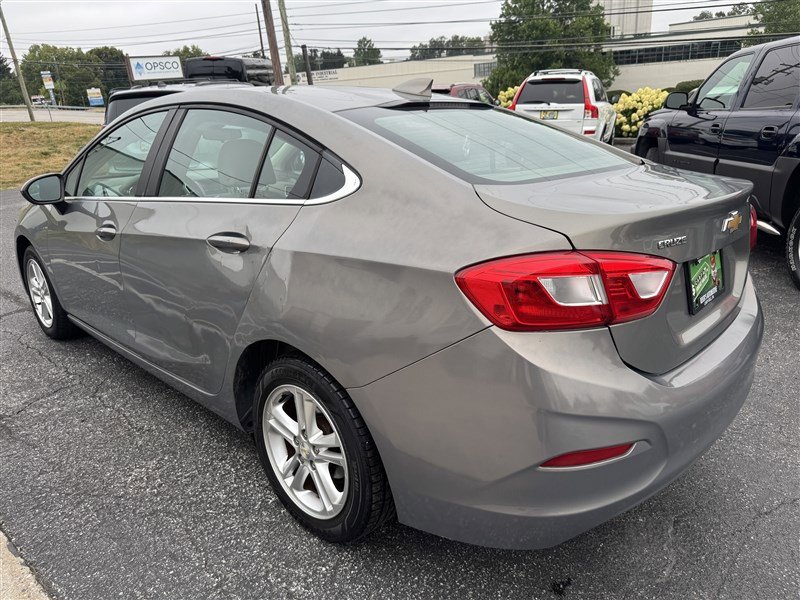 Used 2017 Chevrolet Cruze LT w/ Convenience Package image 6