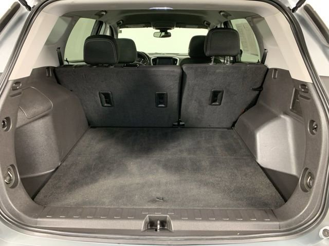 Used 2023 GMC Terrain SLE w/ Driver Convenience Package image 13