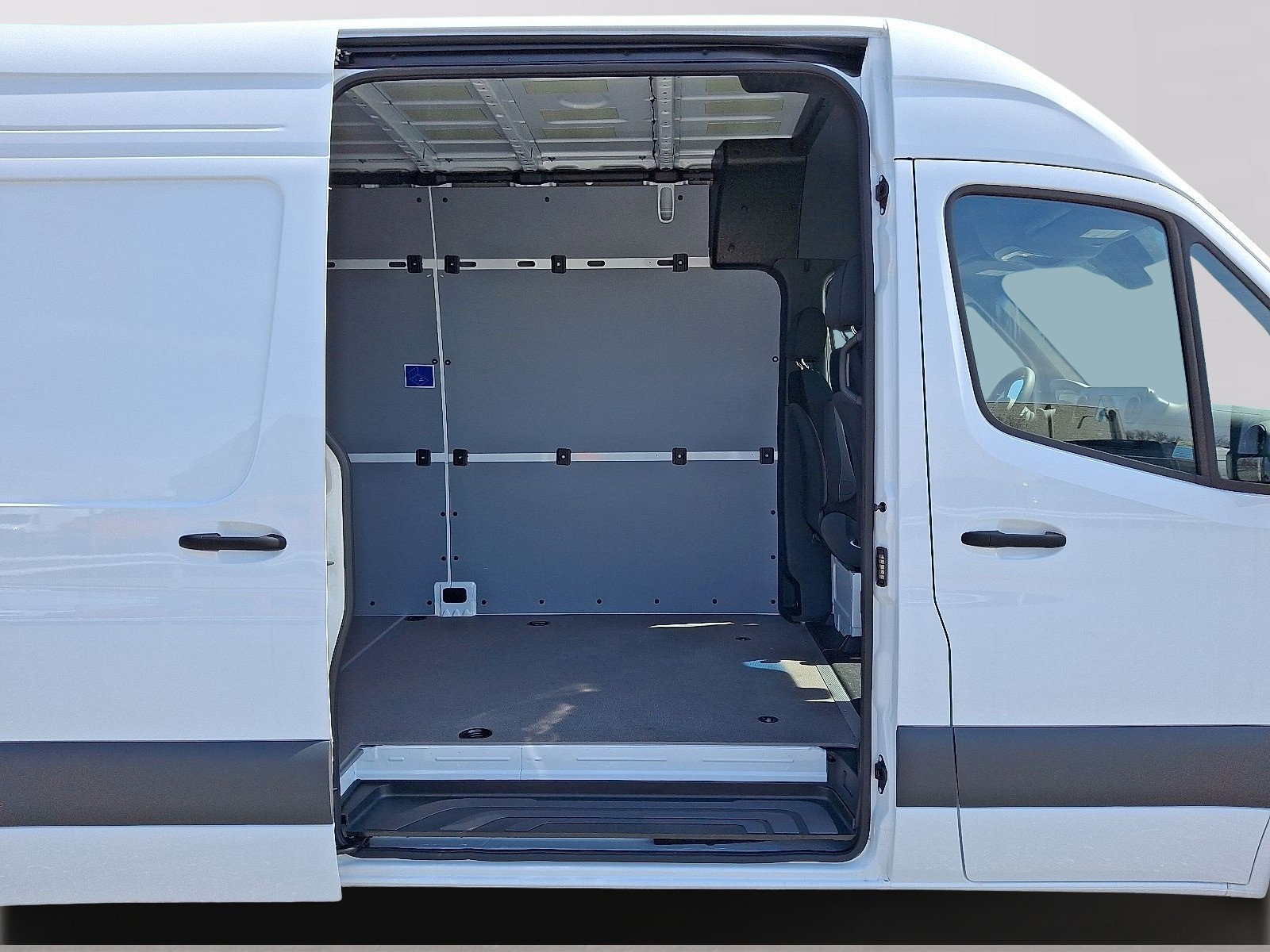 Used 2024 Mercedes-Benz Sprinter 2500 image 7
