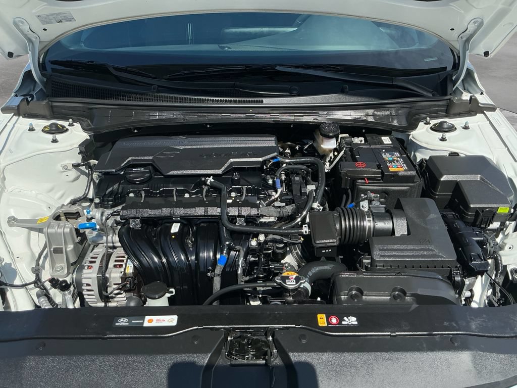 Used 2025 Hyundai Elantra Sport FWD image 18
