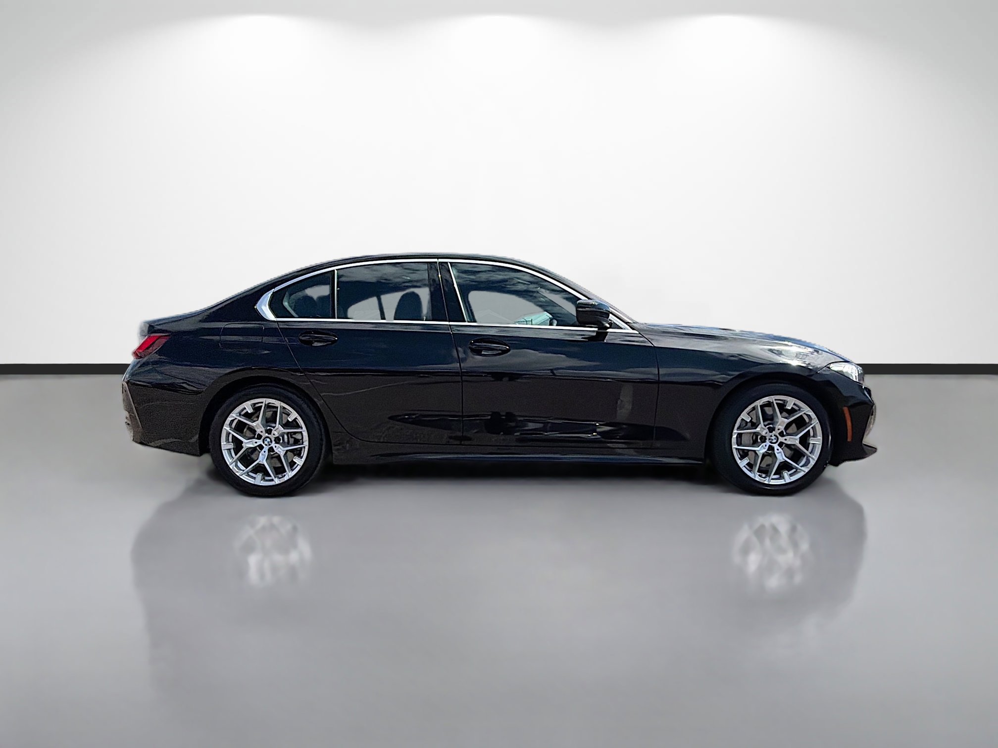 Used 2025 BMW 330i Sedan image 2