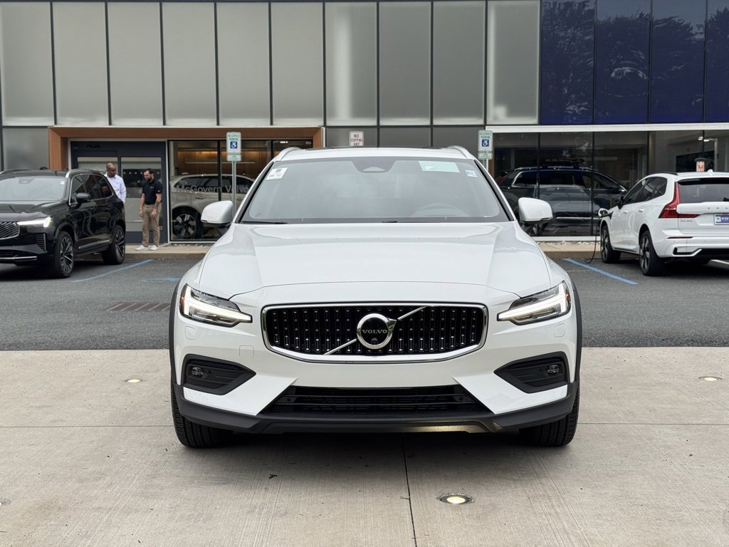 New 2026 Volvo V60 B5 Cross Country Ultra w/ Climate Package image 3