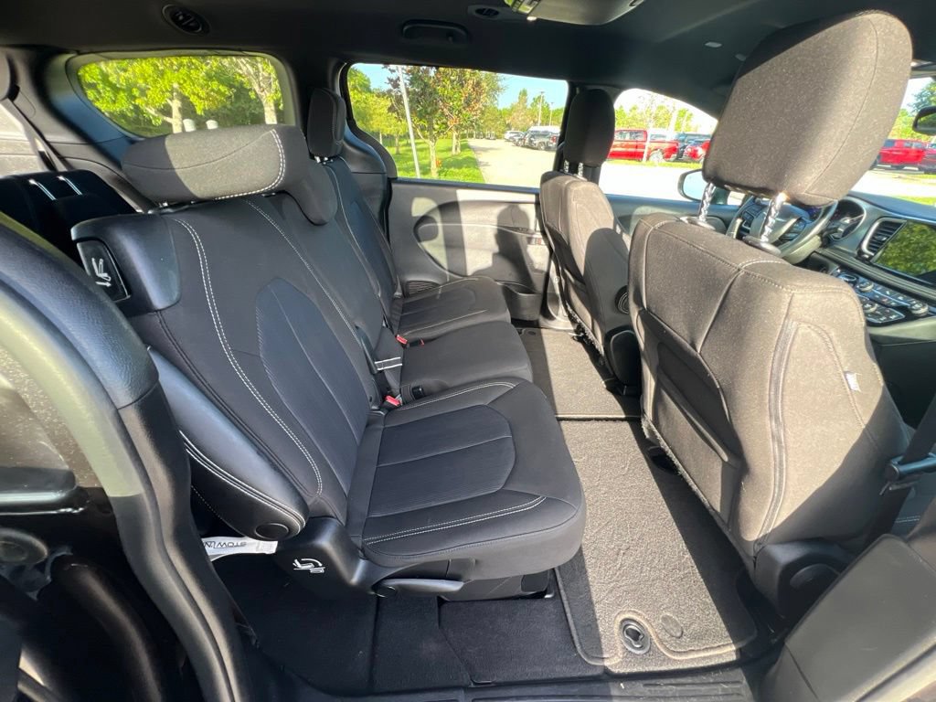 Used 2021 Chrysler Pacifica Touring w/ S Appearance Package FWD image 20