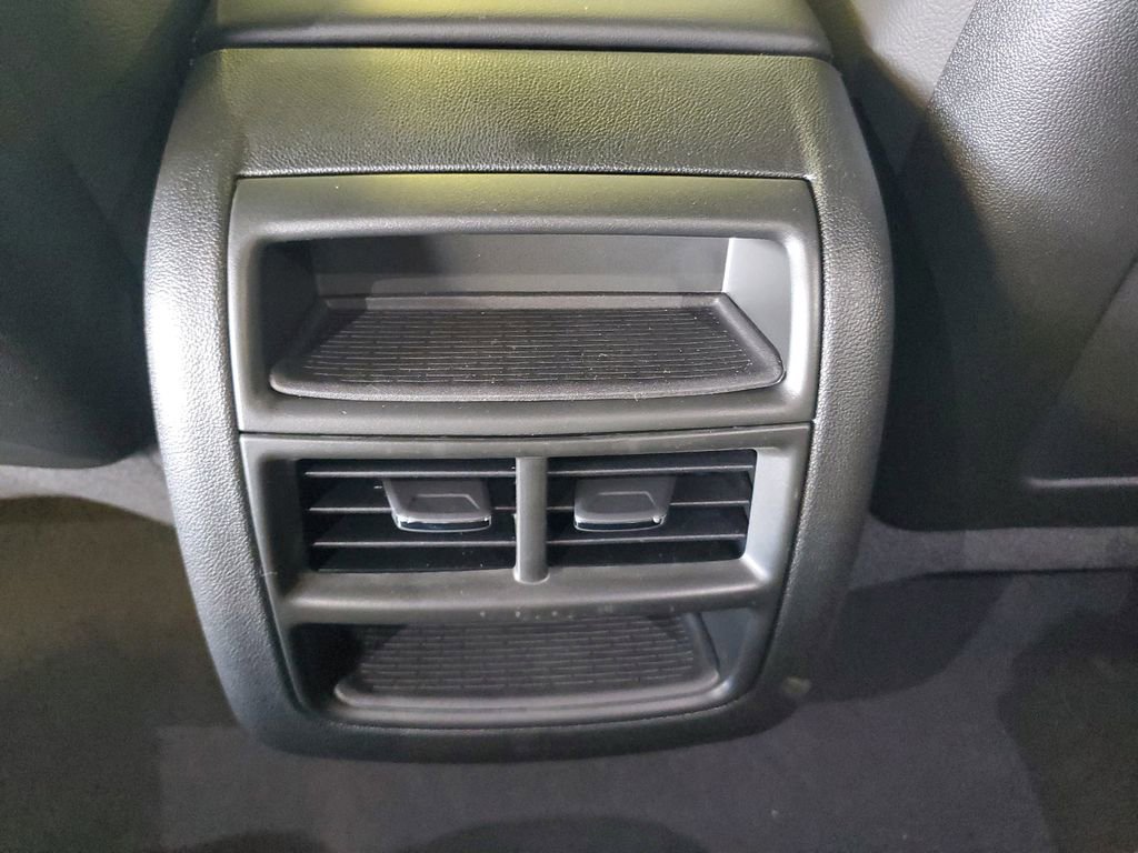 New 2025 Cadillac XT5 Luxury image 12