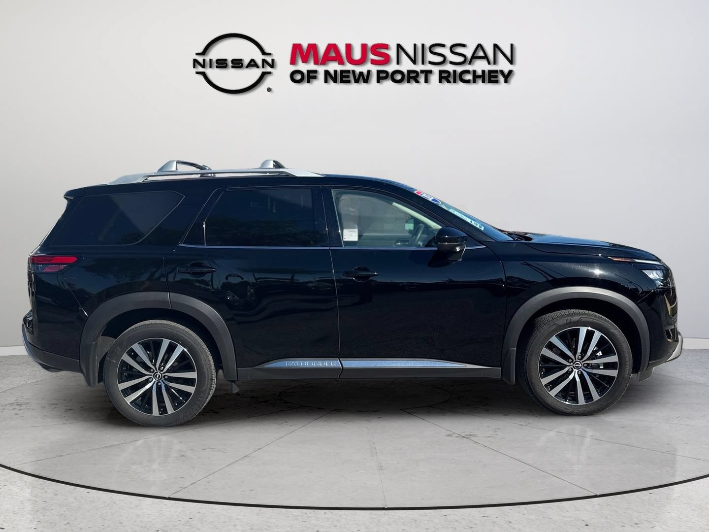 Certified 2025 Nissan Pathfinder Platinum w/ Cargo Package FWD image 13