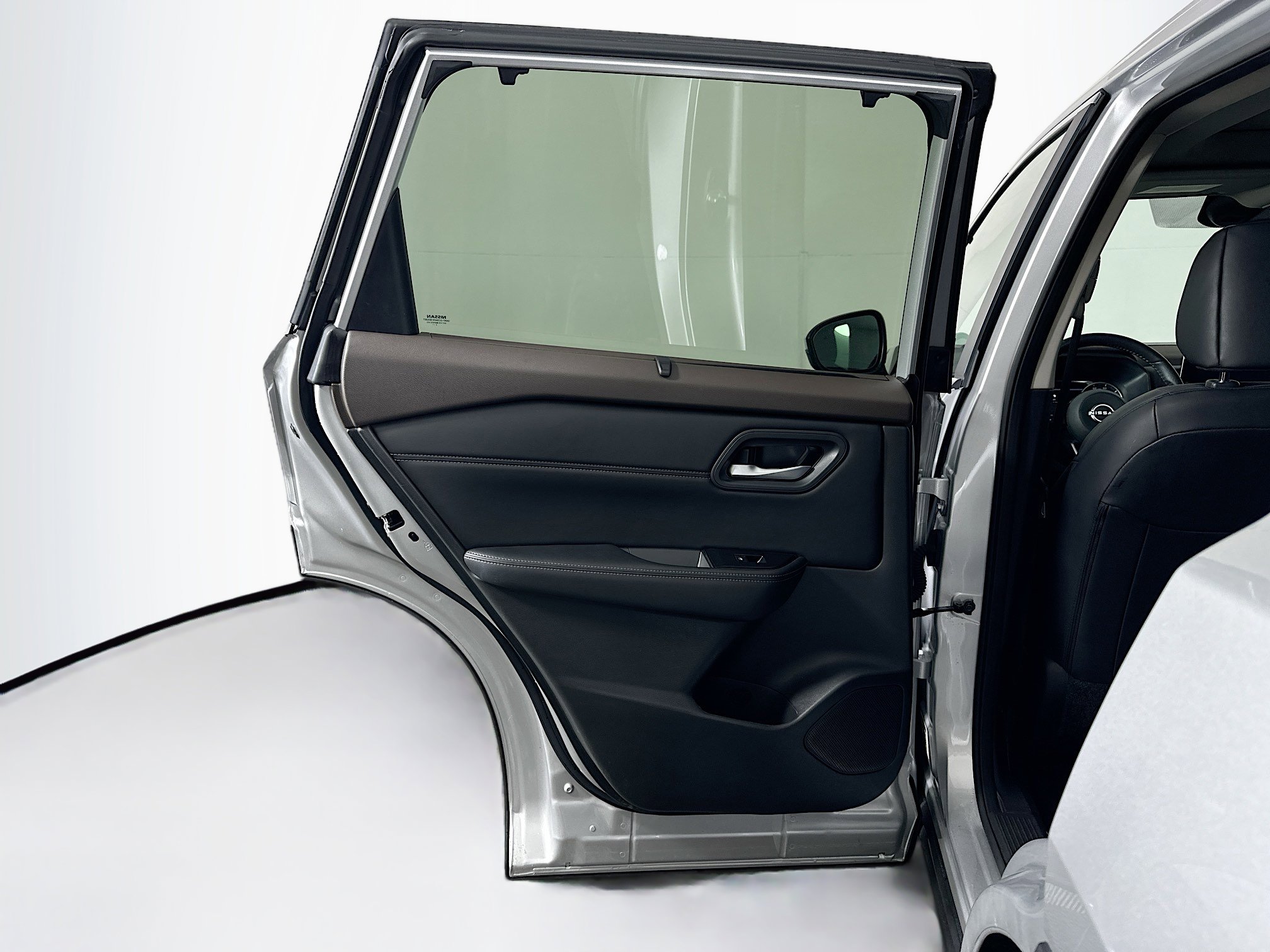 Used 2023 Nissan Rogue SV w/ SV Premium Package image 26