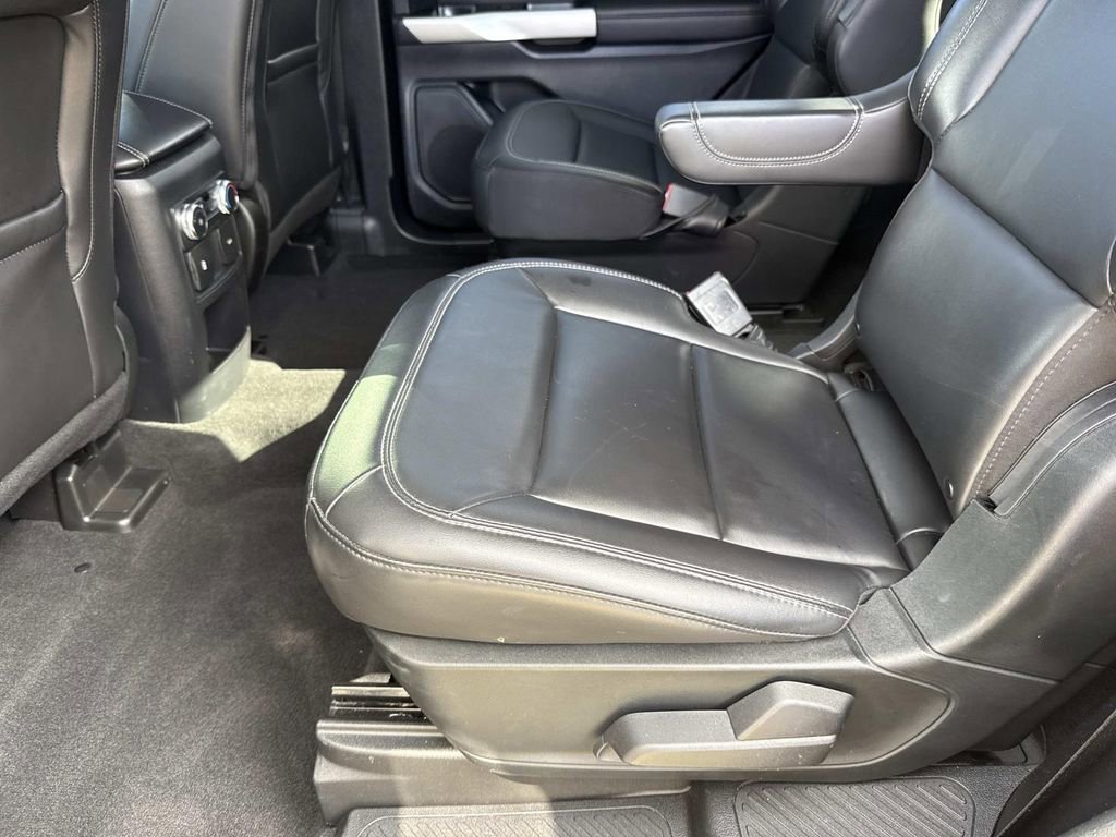 Used 2021 Ford Explorer XLT w/ Equipment Group 202A image 16