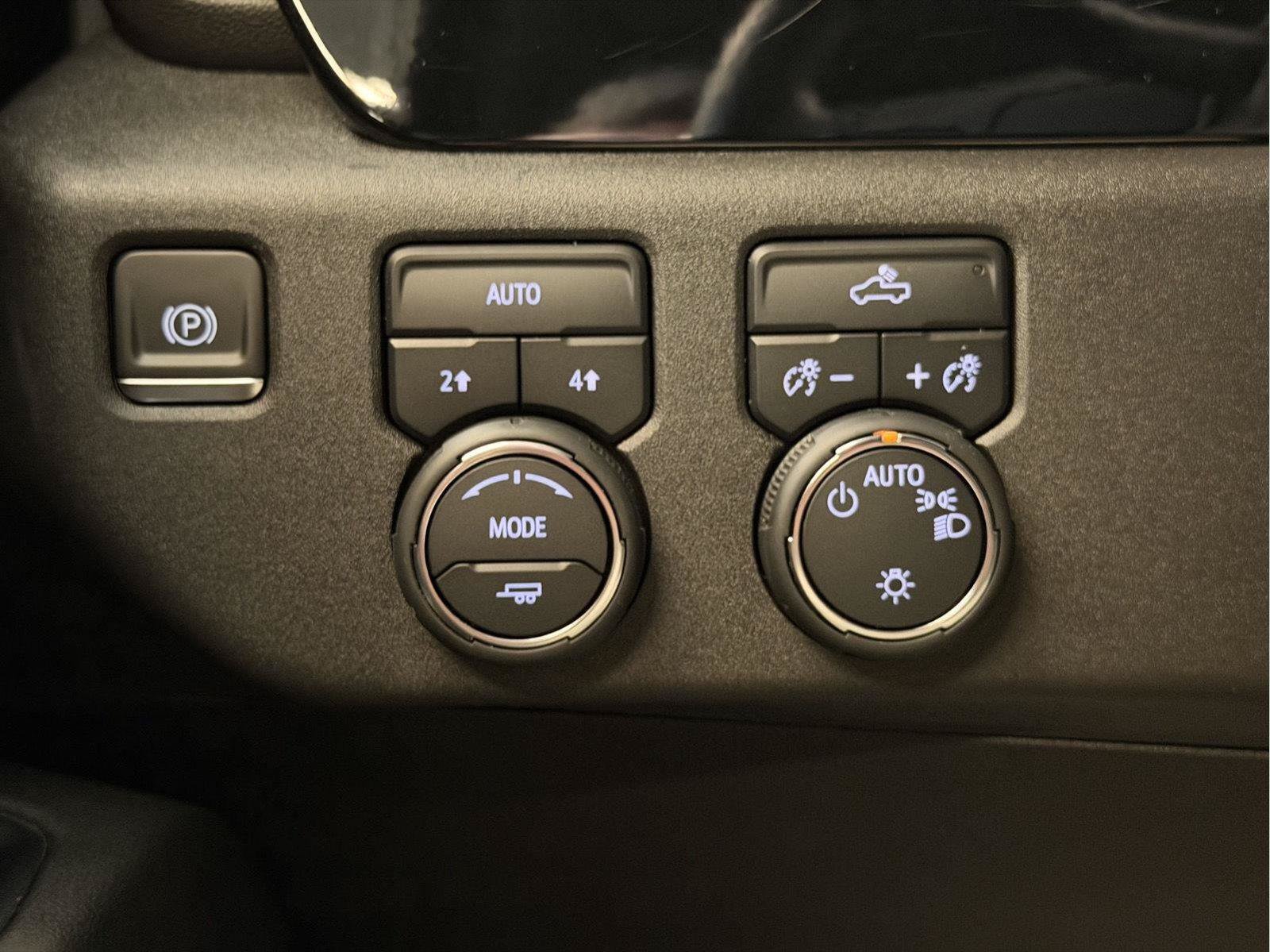 Used 2024 Chevrolet Silverado 1500 LT AWD/4WD image 34