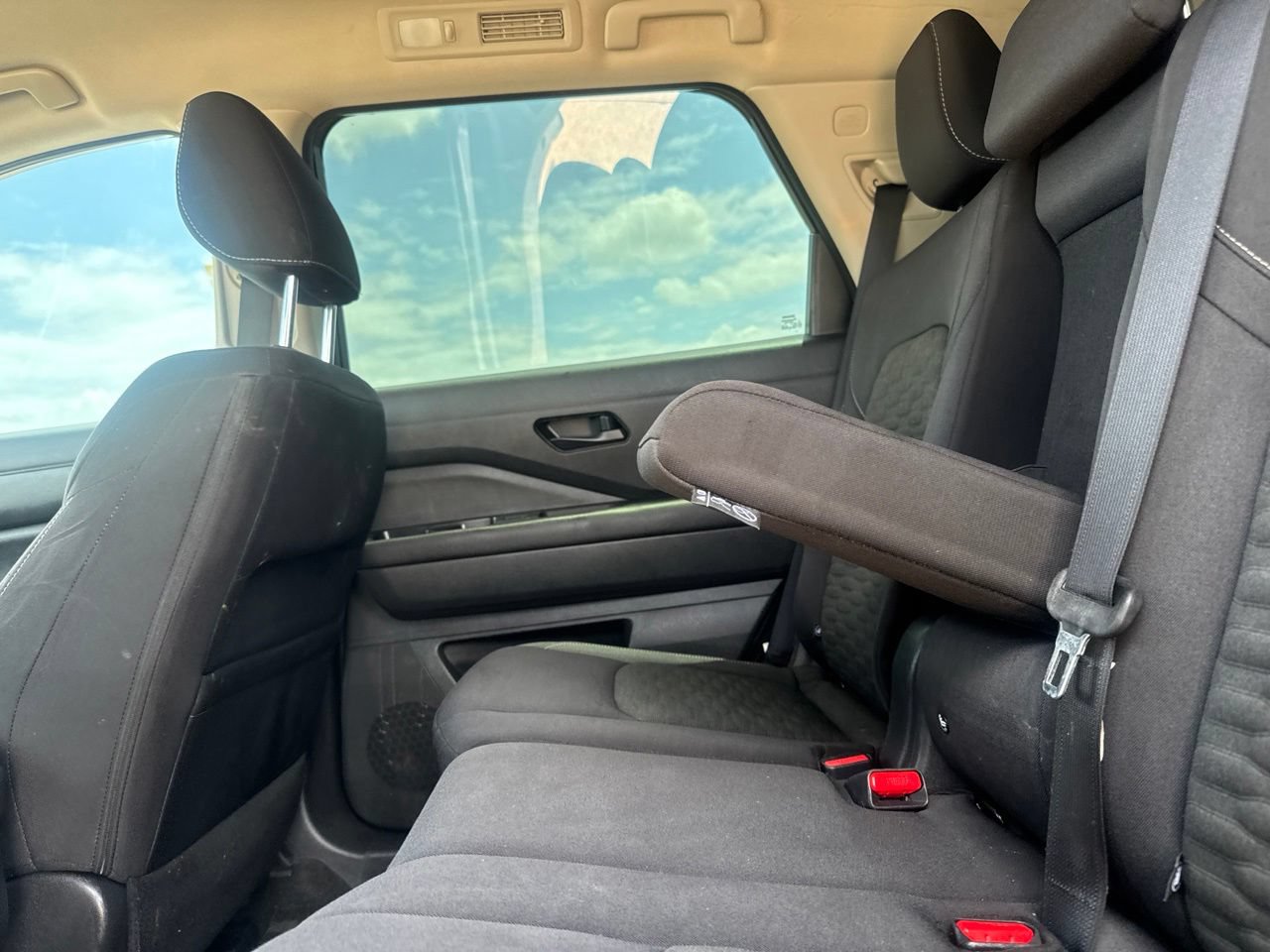 Certified 2023 Nissan Pathfinder SV w/ Lighting Package (N92) FWD image 37