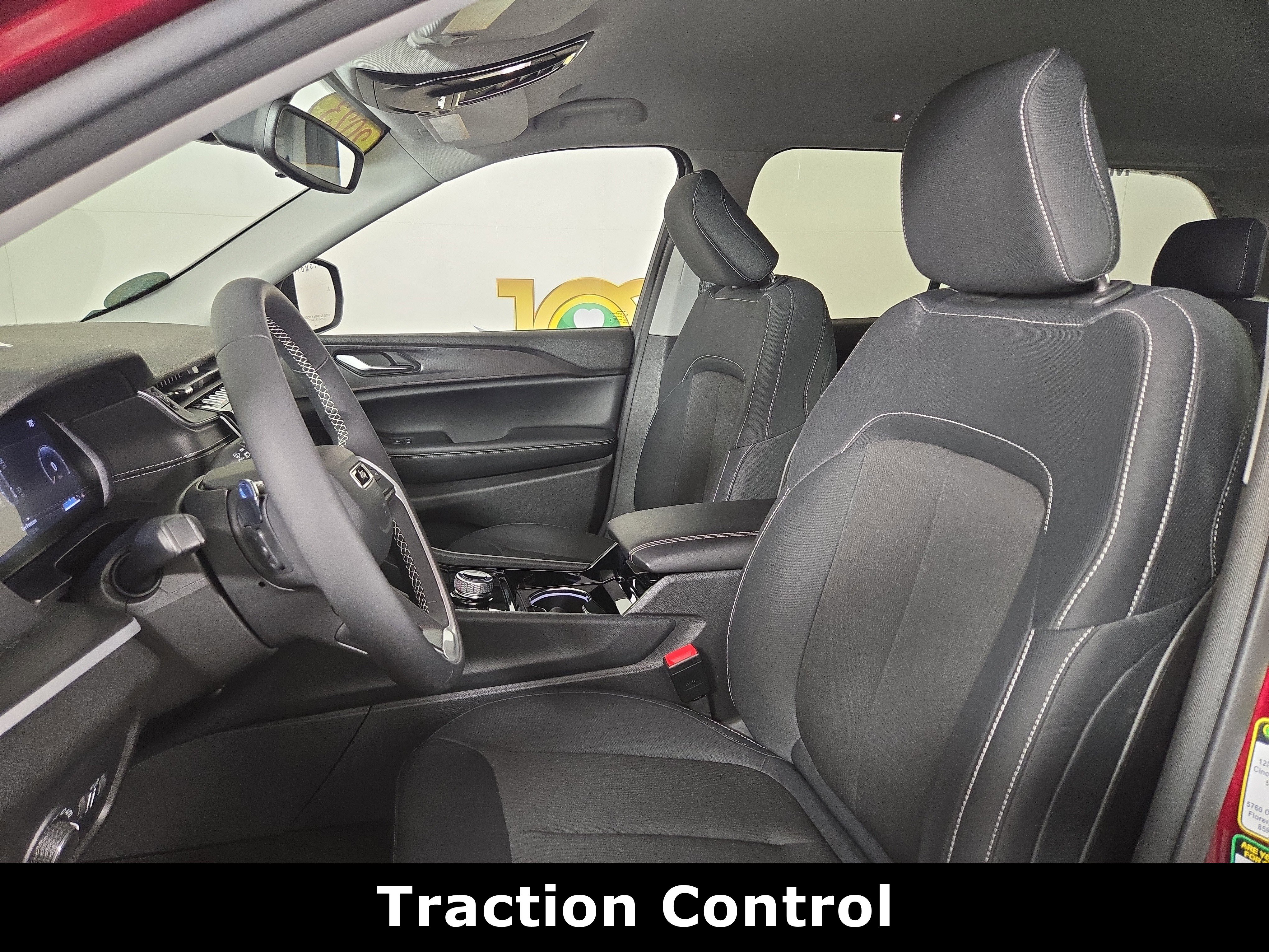 Used 2023 Jeep Grand Cherokee Laredo AWD/4WD image 12