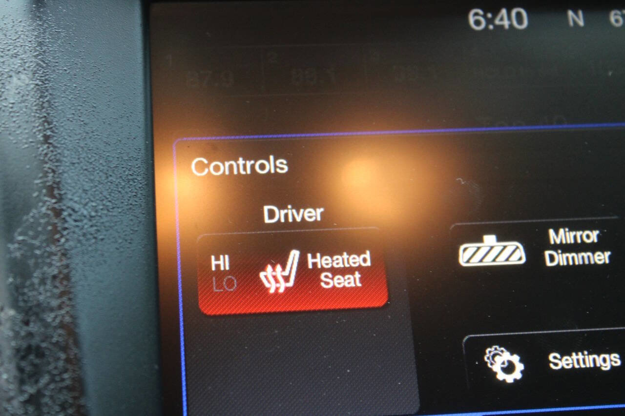 Used 2015 Chrysler 200 C w/ Navigation & Sound Group I image 31