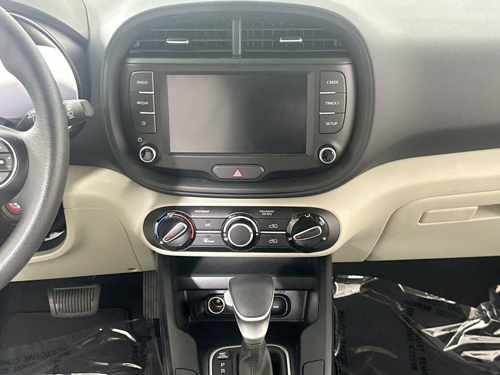 Used 2025 Kia Soul LX w/ LX Technology Package FWD image 17