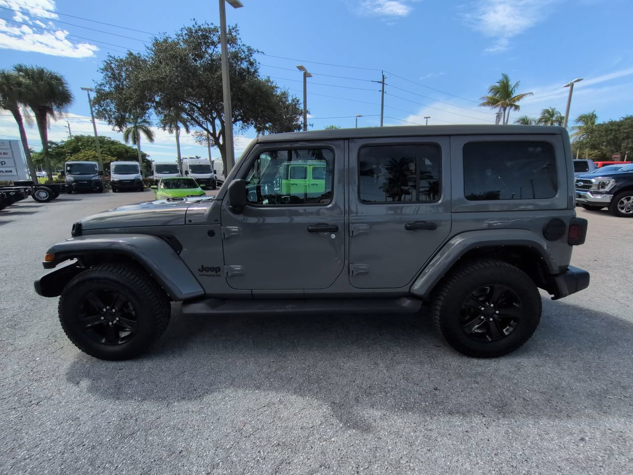 Used 2021 Jeep Wrangler Unlimited Sahara AWD/4WD image 8