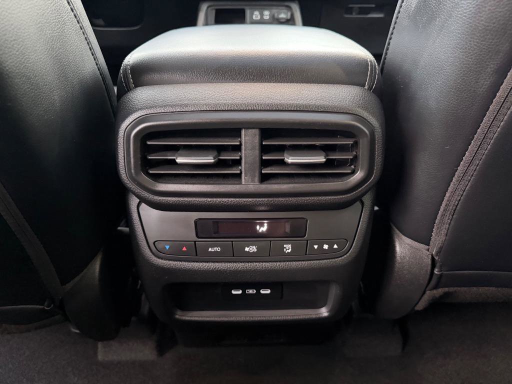 Used 2025 Honda Pilot Touring image 15