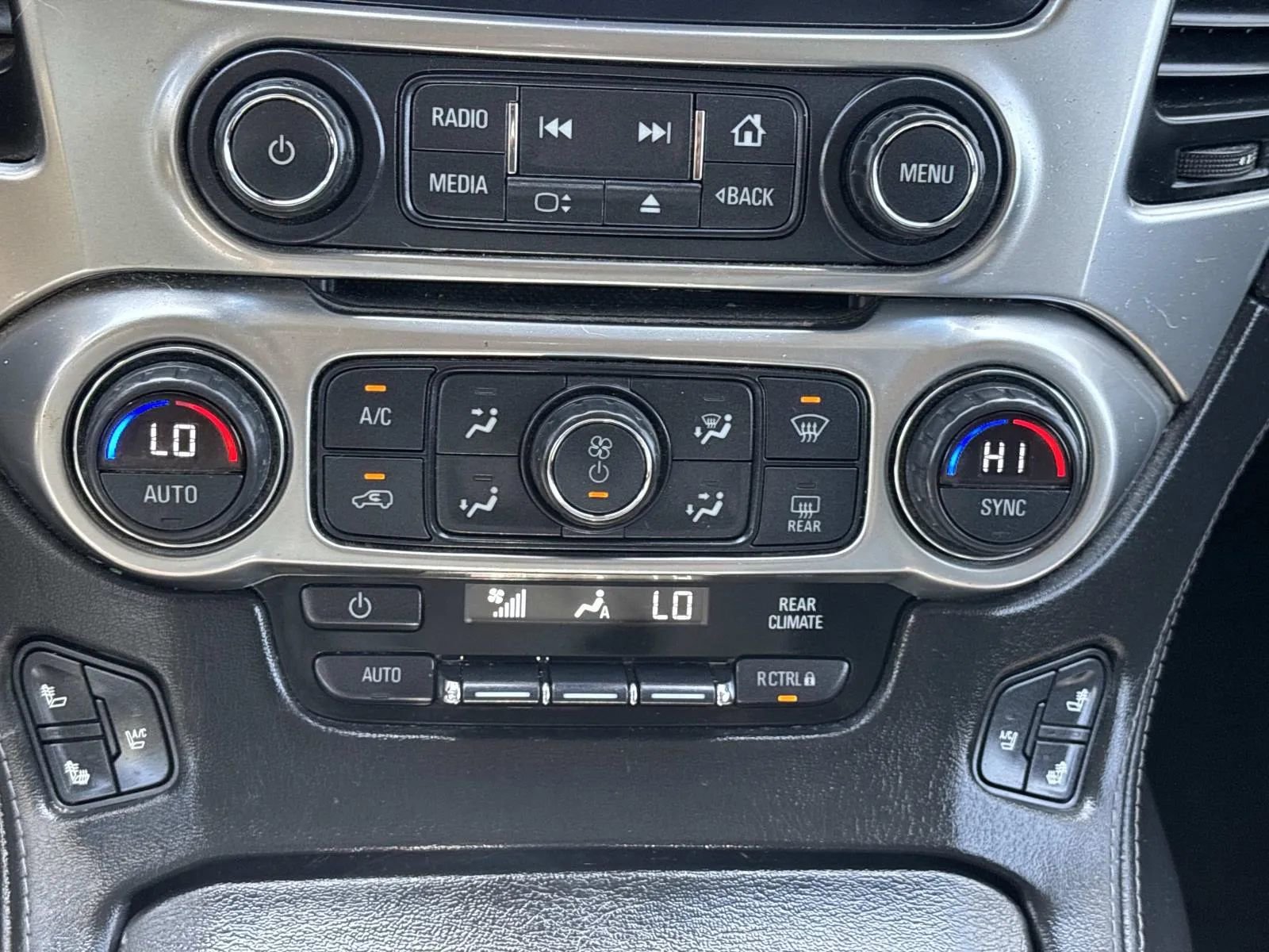 Used 2016 Chevrolet Suburban LTZ RWD image 30