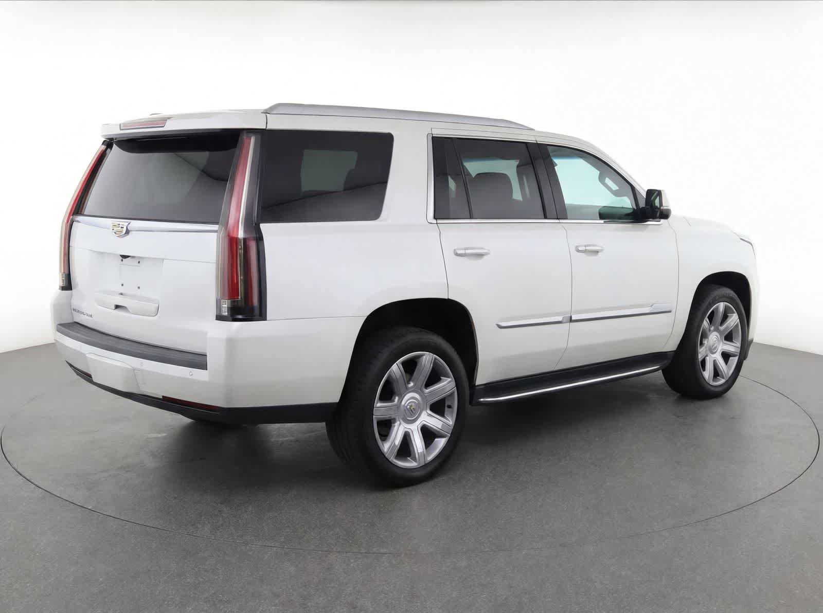 Used 2017 Cadillac Escalade Premium Luxury AWD/4WD image 4