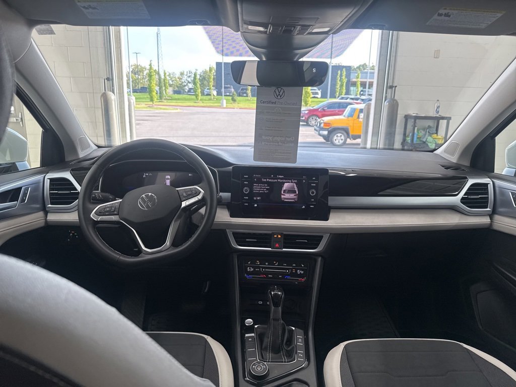 Certified 2025 Volkswagen Taos SE image 7