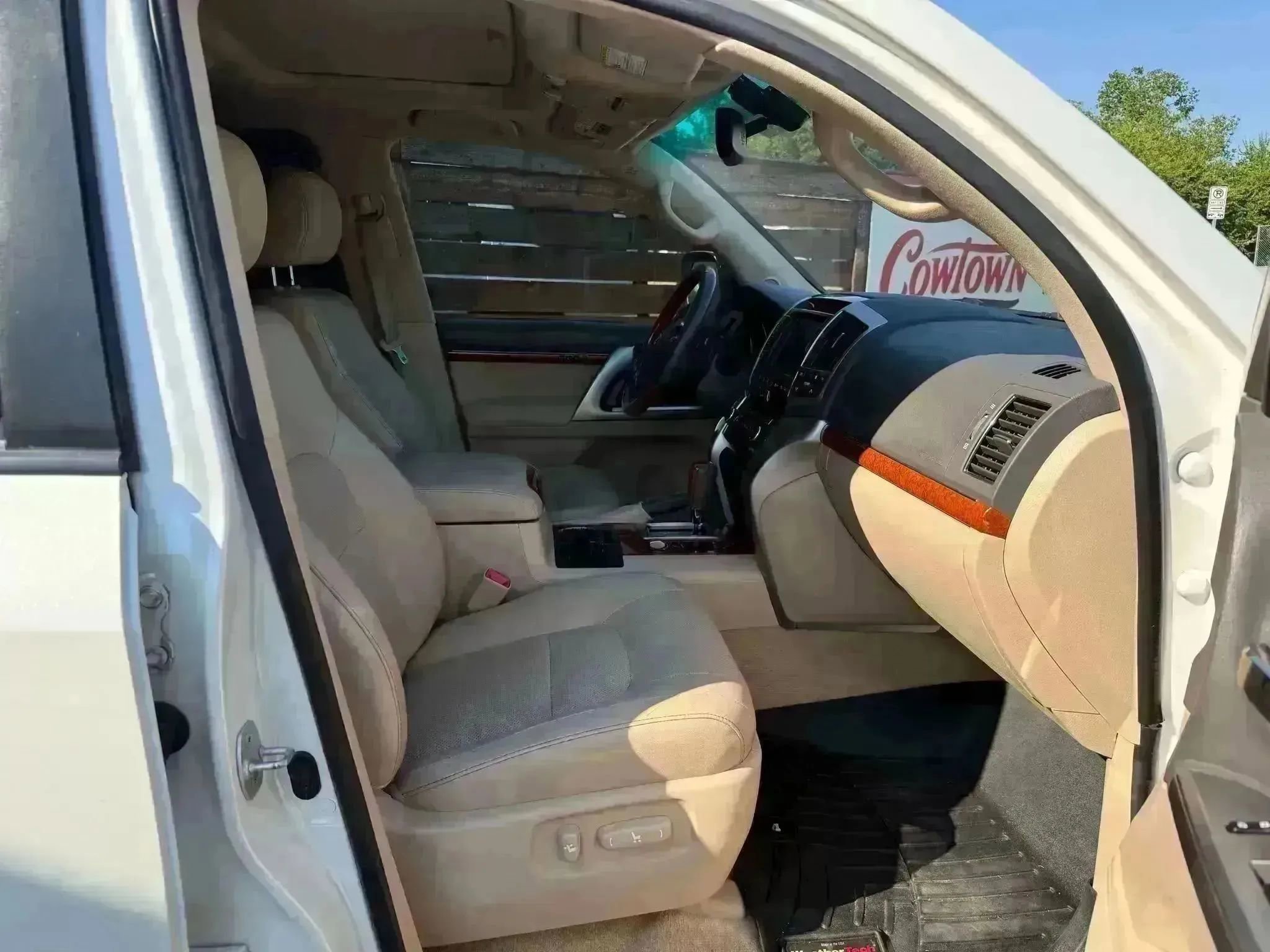 Used 2014 Toyota Land Cruiser AWD/4WD image 3