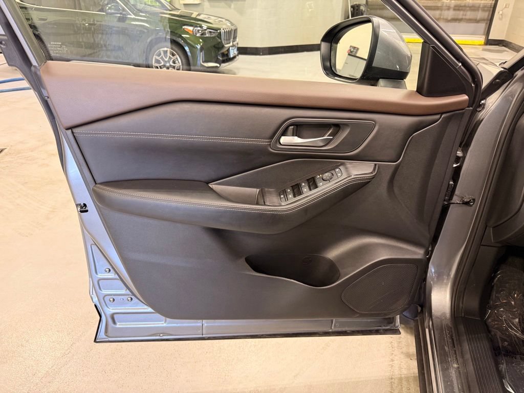 Used 2023 Nissan Rogue SV w/ SV Premium B Package AWD/4WD image 10