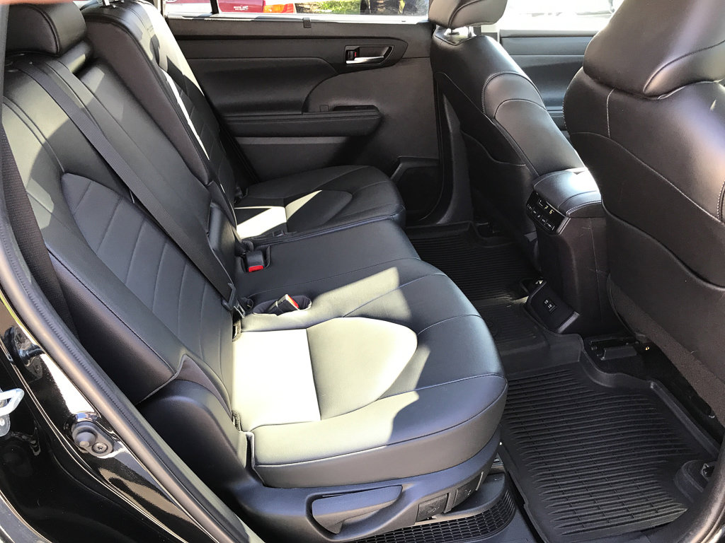 Used 2021 Toyota Highlander XLE image 34