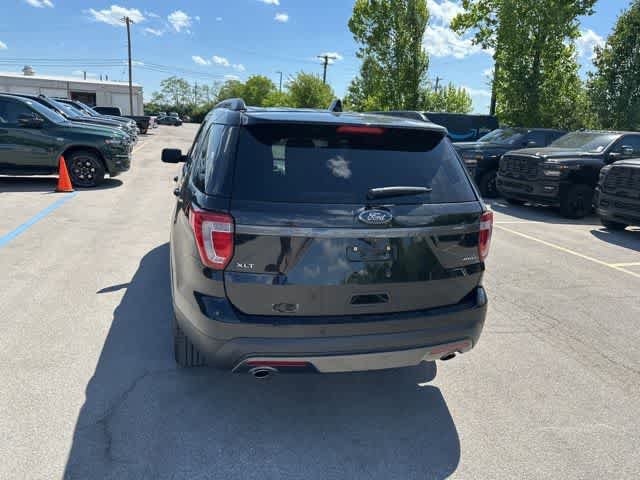 Used 2017 Ford Explorer XLT w/ Equipment Group 202A AWD/4WD image 22