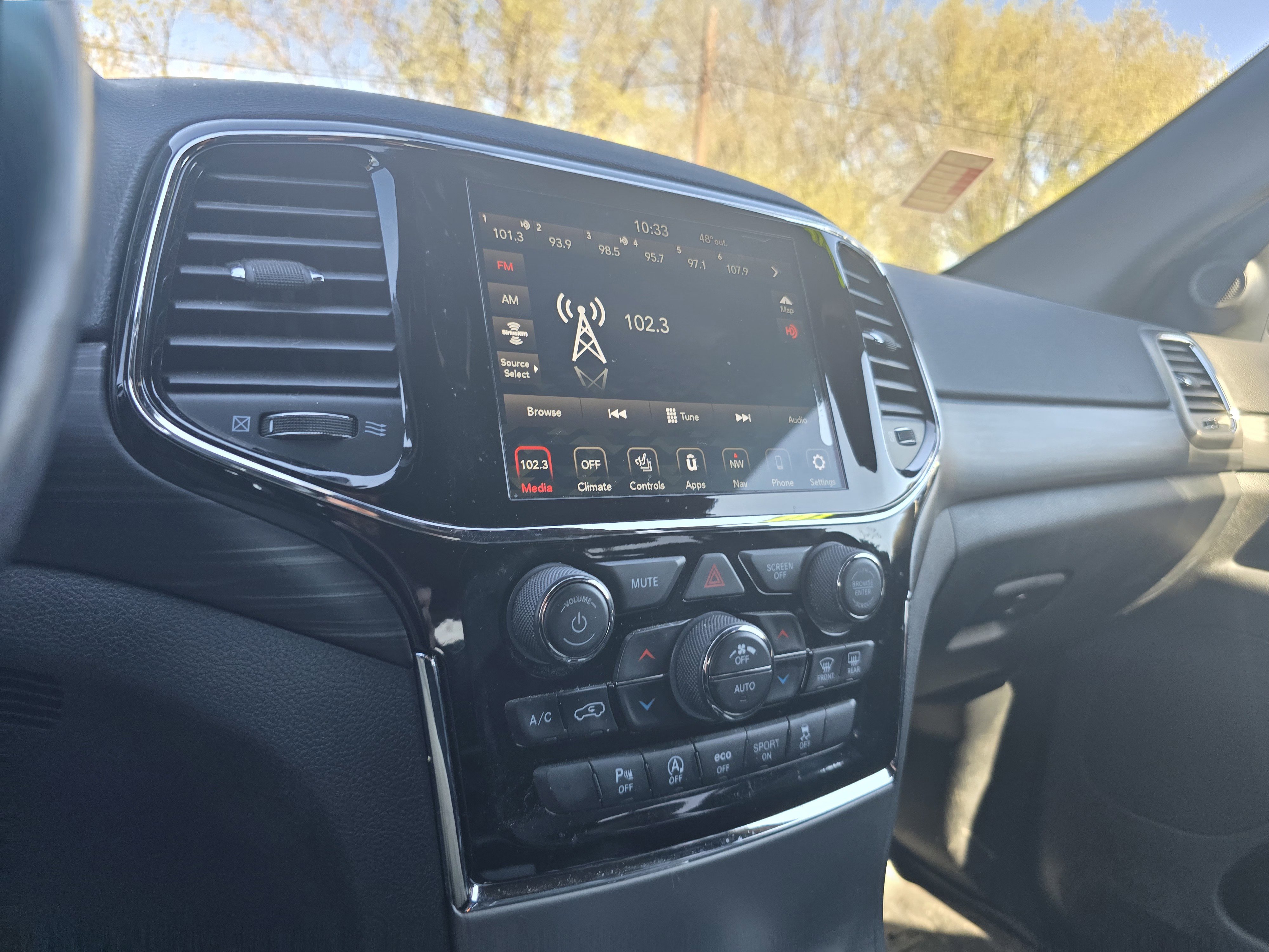 Used 2020 Jeep Grand Cherokee Altitude AWD/4WD image 22