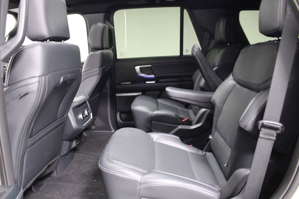 Used 2025 Ford Expedition Platinum w/ Stealth Appearance Package image 21